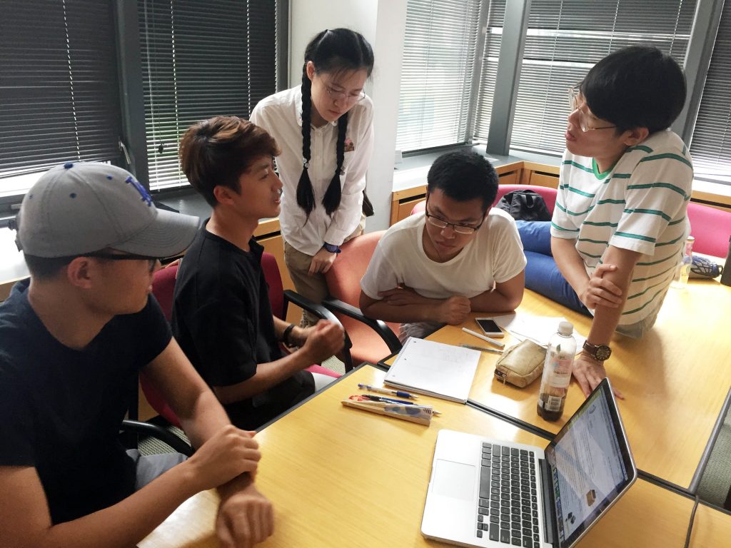 한국과 중국, 미국에서 모인 학생들은 자유롭게 토론하면서 새로운 아이디어를 발전시켰다. 