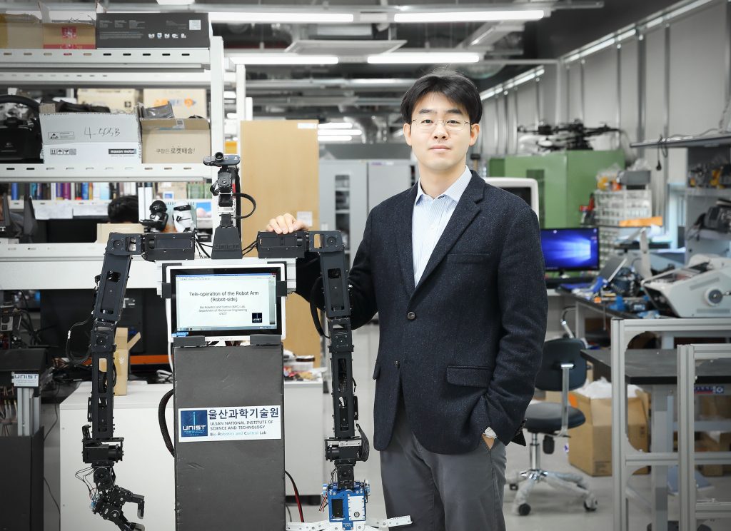 배준범 기계항공 및 원자력공학부 교수와 그의 연구팀이 개발한 '아바타로봇'의 모습. | 사진: 김경채