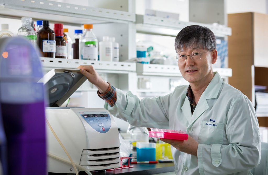 권 교수는 신장의 메커니즘을 연구하는 기초과학 연구에서 TonEBP를 중심으로 한 질병 연구로 전향했다. | 사진: 안홍범