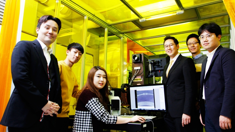 From left are, Prof. Jang-Ung Park (School of Materials Science and Engineering), Researcher Sungwon Kim (School of Materials Science and Engineering), Researcher Joohee Kim (School of Materials Science and Engineering), Prof. Franklin Bien (School of Electrical and Computer Engineering), Dr. Kookjoo Kim, and Prof. Sung You Hong (School Chemical Engineering).