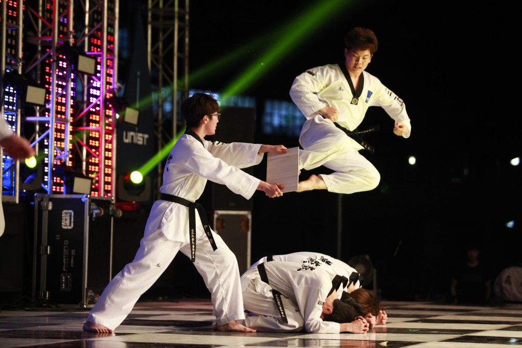 Performance by the UNIST Taekwondo community "Biyeon" on the eve of the 2015 UNIST Spring Festival on Friday, May 9, 2015. 