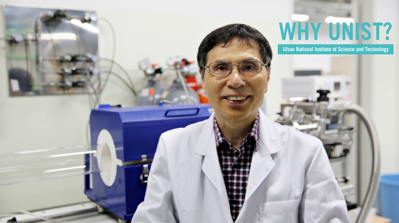 Prof. Kwang Soo Kim (School of Natural Science) is posing for a portrait at his laboratory.