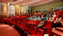 The 2015 Humanities Festival was held on Wednesday, July 22, 2015. Attendees of the festival are paying close attention to the special lecture by Dr. Kyungjae Myung (School of Life Sciences).