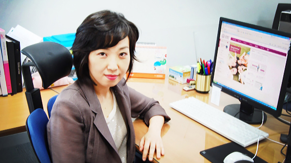 The Late Prof. Yoon Kyung Do (School of Nano-Bioscience and Chemical Engineering), sitting at her office at UNIST.