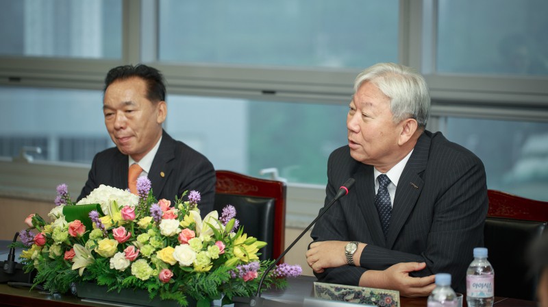 President Mooyoung Jung of UNIST at the signing ceremony of the MoU for collaboration among UNIST and Sunbo Unitech, and Sunbo Angel Partners Co., Ltd. 