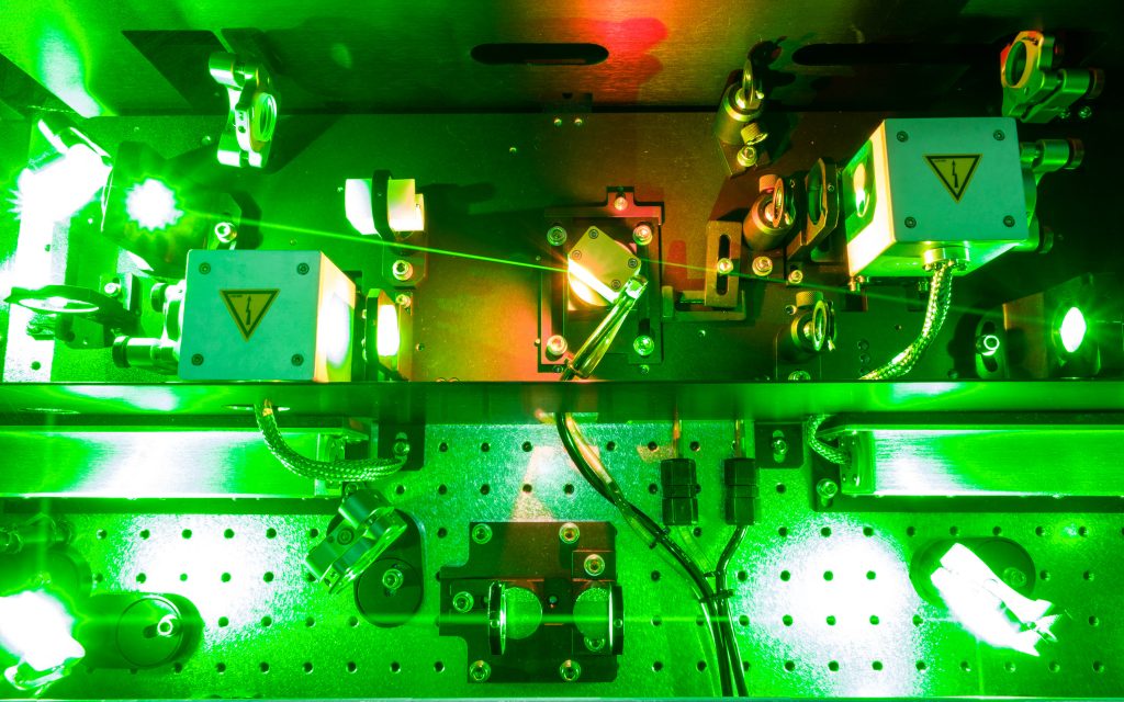  Femtosecond laser amplifier. Rotate the molecule and observe its change pattern.