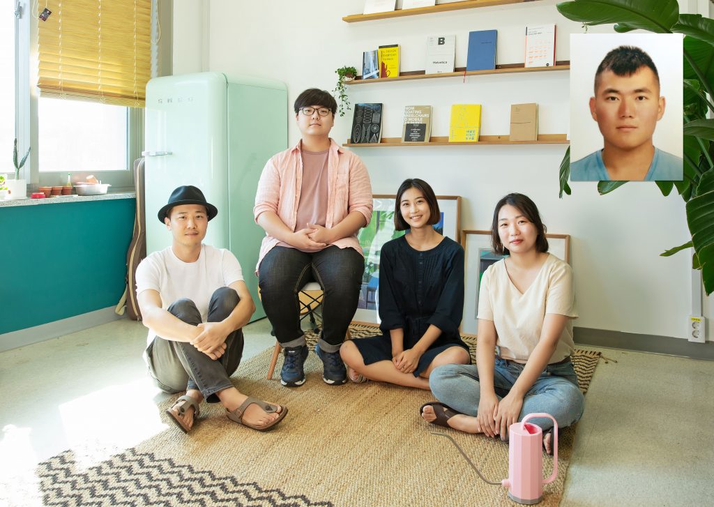 From left are Hwang Kim (Graduate School of Creative Design Engineering), JinBaek Lee, HyoJeong Jin, HyeMin Choi, and NamCheol Heo. 