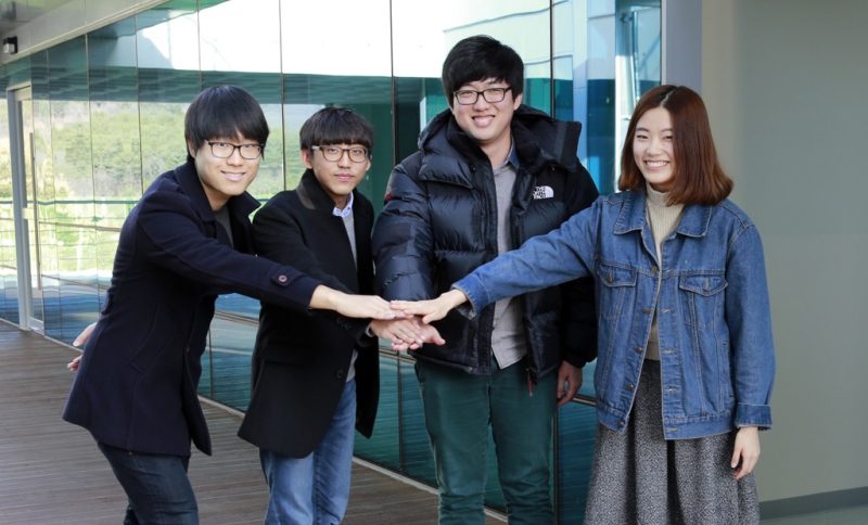 과학기술전문사관에 선발된 UNIST 학생 4명의 모습이다. 왼쪽부터 홍슬기, 장성온, 이기웅, 홍지원 학생.
