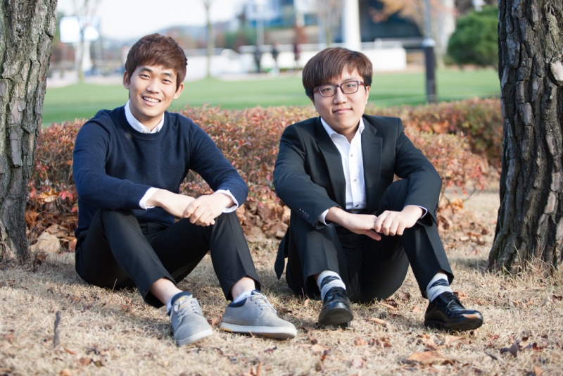 2015년 한 해 동안 UNIST 학생사회를 이끌어갈 총학생회 '동행'의 회장단의 모습이다. 왼쪽부터 김영수 부회장, 송우윤 회장.