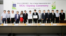UNIST 기계 및 원자력공학부와 베트남 달랏대원자력공학부가 24일 오전 10시 자연과학관 E208호에서 MOU를 체결했다.