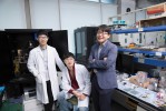 UNIST 고현협 교수팀(왼쪽부터 이영오 연구원, 박종화 연구원, 고현협 교수) (2)