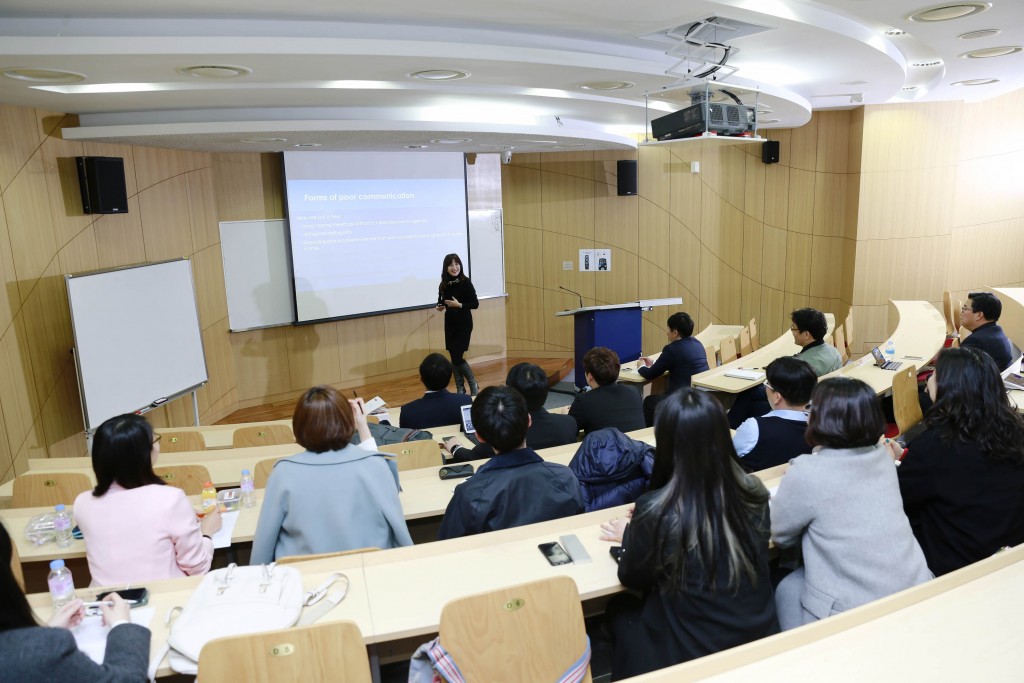 UNIST 기술경영전문대학원이 개원해 첫 수업을 지난 2일 가졌다.