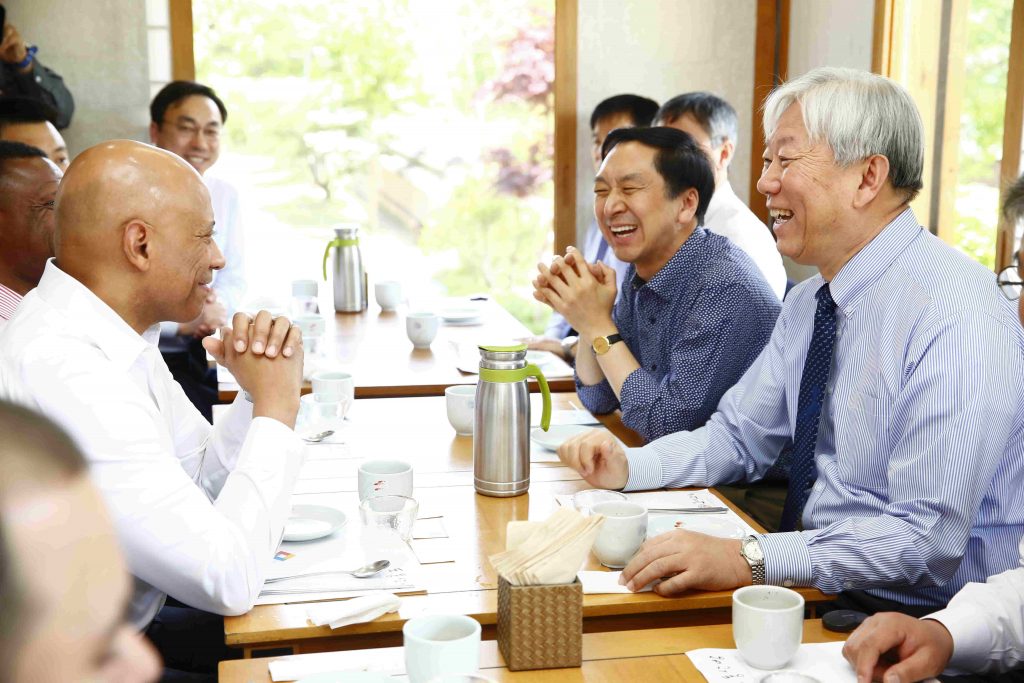 5일 레지날트 브라더스 미 국토안보부 차관과 김기현 울산시장, 정무영 UNIST 총장이 오찬을 함께하며 협력방안을 논의했다.