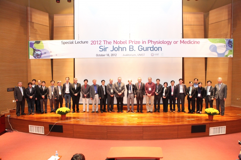 2012 노벨생리의학상 수상자 존 거던 UNIST‘줄기세포연구관’개관식 참석 및 기념 강연