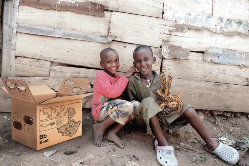 토이박스는 재난을 당한 나라나 형편이 어려운 지역의 어린이들에게 구호품과 함께 장난감까지 보낼 수 있는 혁신적인 아이디어다. | 사진: 코어디자인77 제공