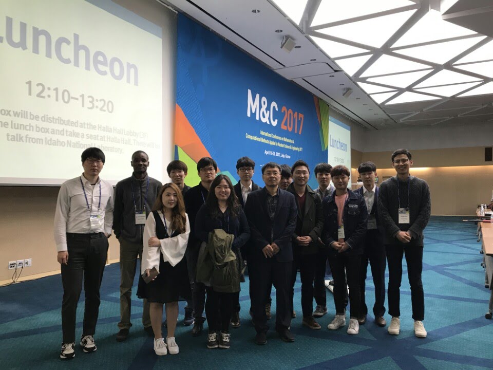 M&C 2017에 참가한 이덕중 교수팀의 단체 사진. | 사진: 이덕중 교수 홈페이지