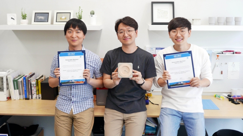 큐이토를 개발한 박영우 교수팀의 모습 왼쪽부터 고건일 연구원, 박영우 교수, 이경룡 연구원