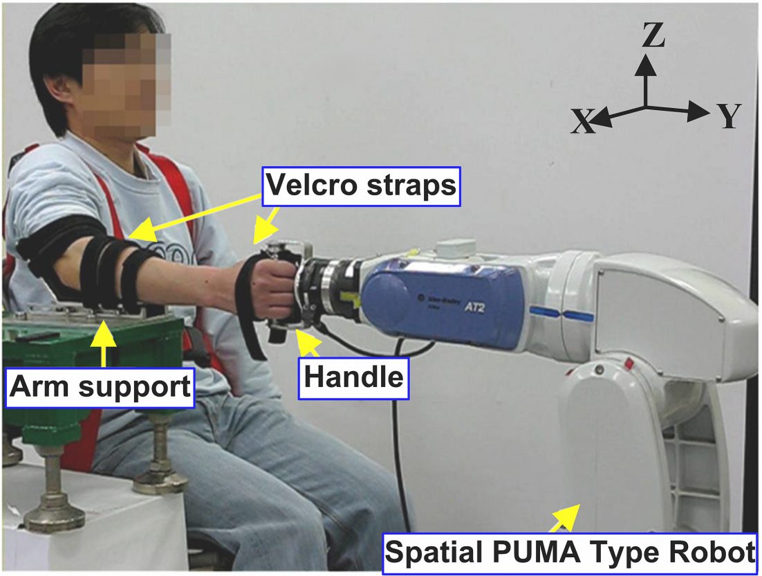 [연구사진] dIMBIC 기반 기법이 적용된 로봇으로 손목과 아래팔의 경직도를 측정하는 장면