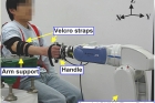 연구사진-dIMBIC-기반-기법이-적용된-로봇으로-손목과-아래팔의-경직도를-측정하는-장면.jpg