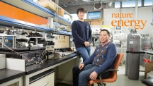 3D 프린터로 열전발전기를 제작하는 기술을 개발한 UNIST 연구진. 왼쪽부터 김민석 연구원과 손재성 교수. | 사진: 김경채