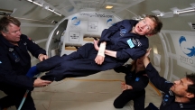 2007년 NASA에서 무중력 상태를 체험했던 스티븐 호킹의 모습. | 사진: NASA 제공