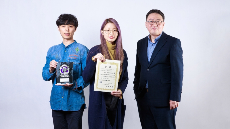 디지털 컬링 대회에서 우승한 UNIST 연구진의 모습_왼쪽부터 이교운 학생 김솔아 학생 최재식 교수
