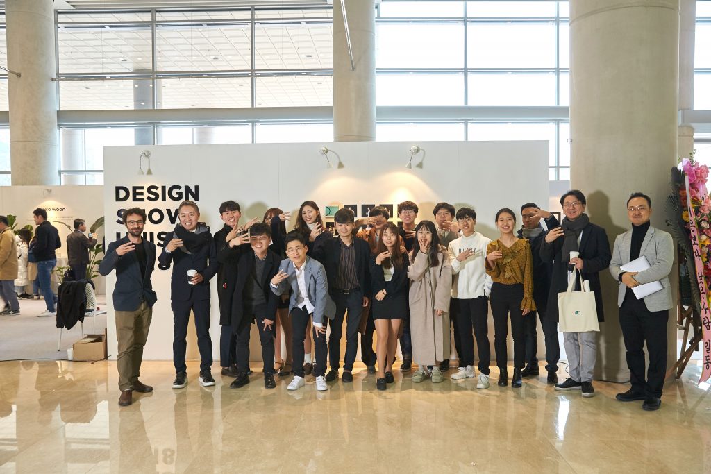 올해 디자인쇼에는 13명의 산업디자인트랙 학생들이 졸업작품을 전시했다. | 사진: 김경채