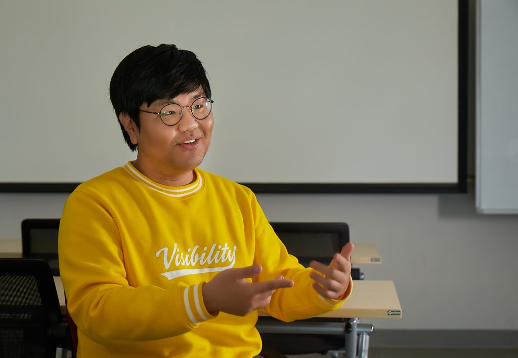 신예철 학생이 극지 전문인력 양성프로그램에 대해 설명하고 있다. | 사진: 김경채