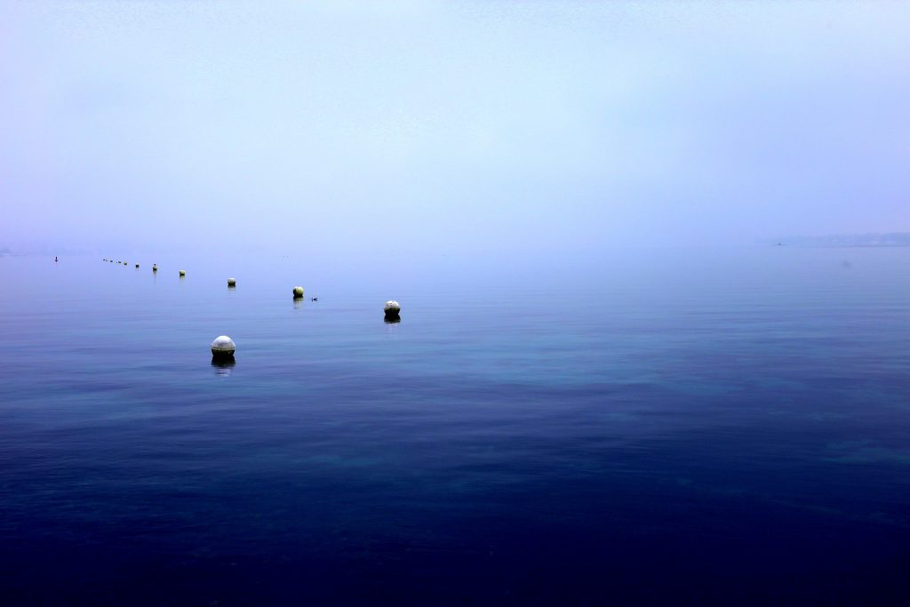 바다 위에 설치된 부이의 모습. | 사진: pixabay