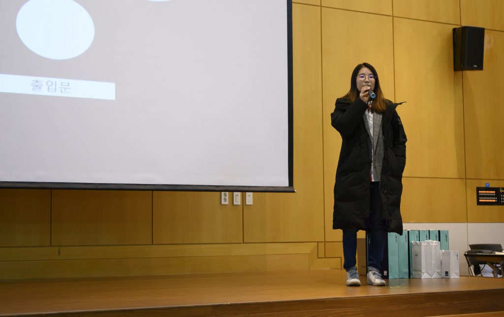 5월 퀄컴에 입사하는 윤희인 동문은 자신의 경험을 담담히 소개했다. | 사진: 김홍민