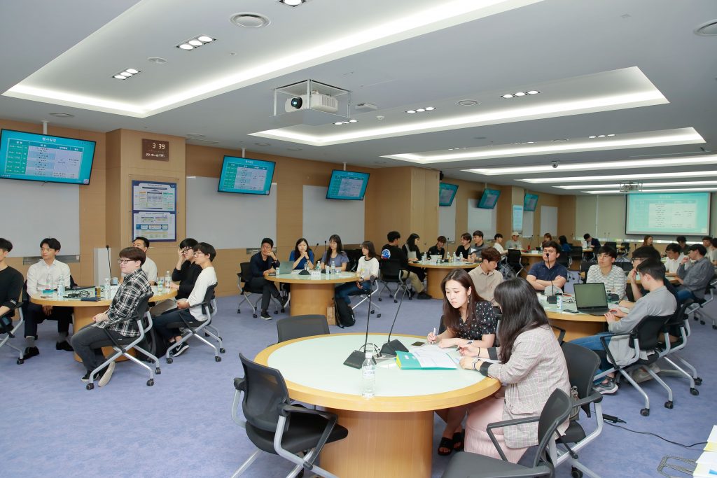 UIRP 시범운영에 참가한 8개 그룹이 발표회에 참석했다. | 사진: 김경채