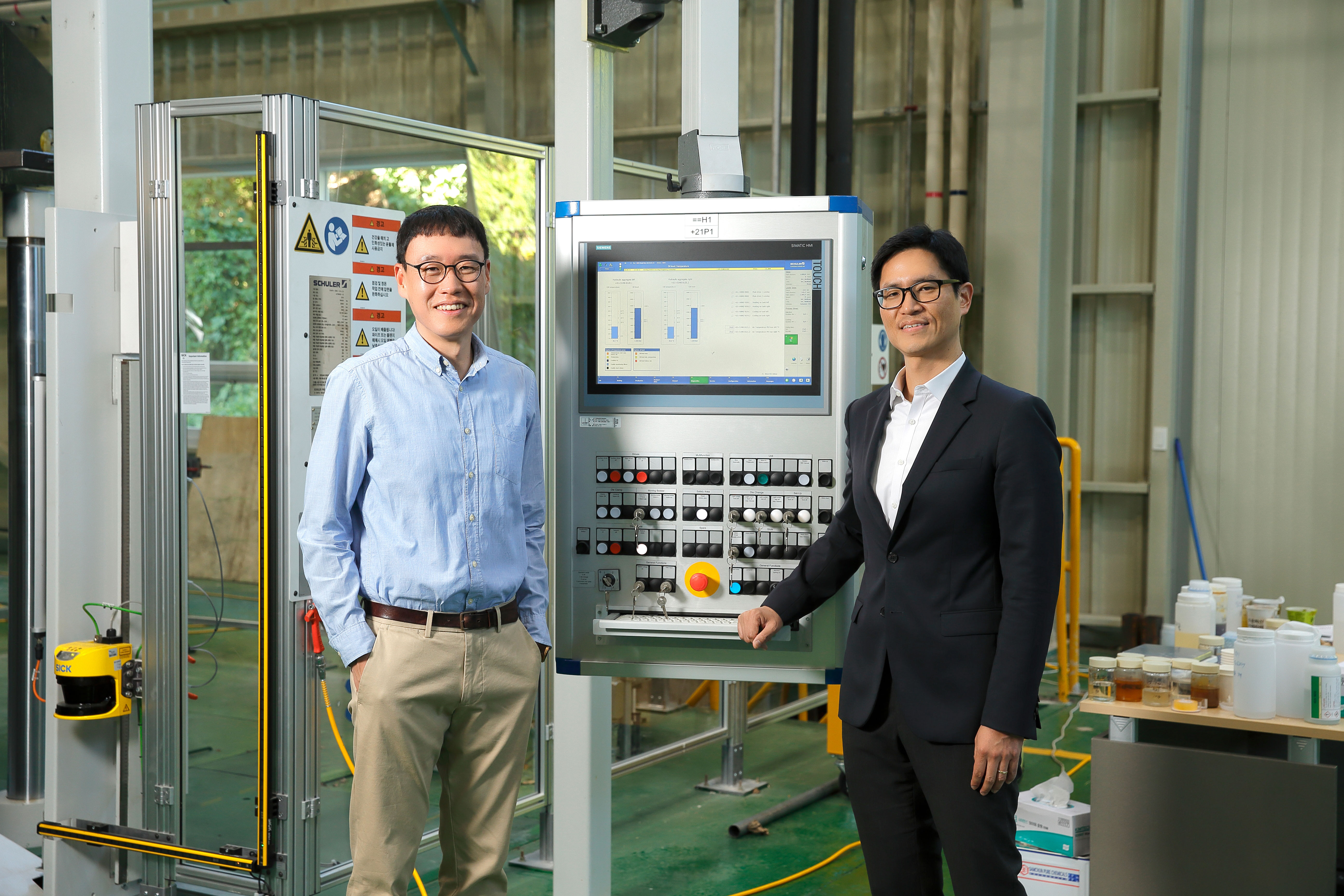 지우석 교수(왼쪽)과 박영빈 교수(오른쪽) | 사진: 김경채