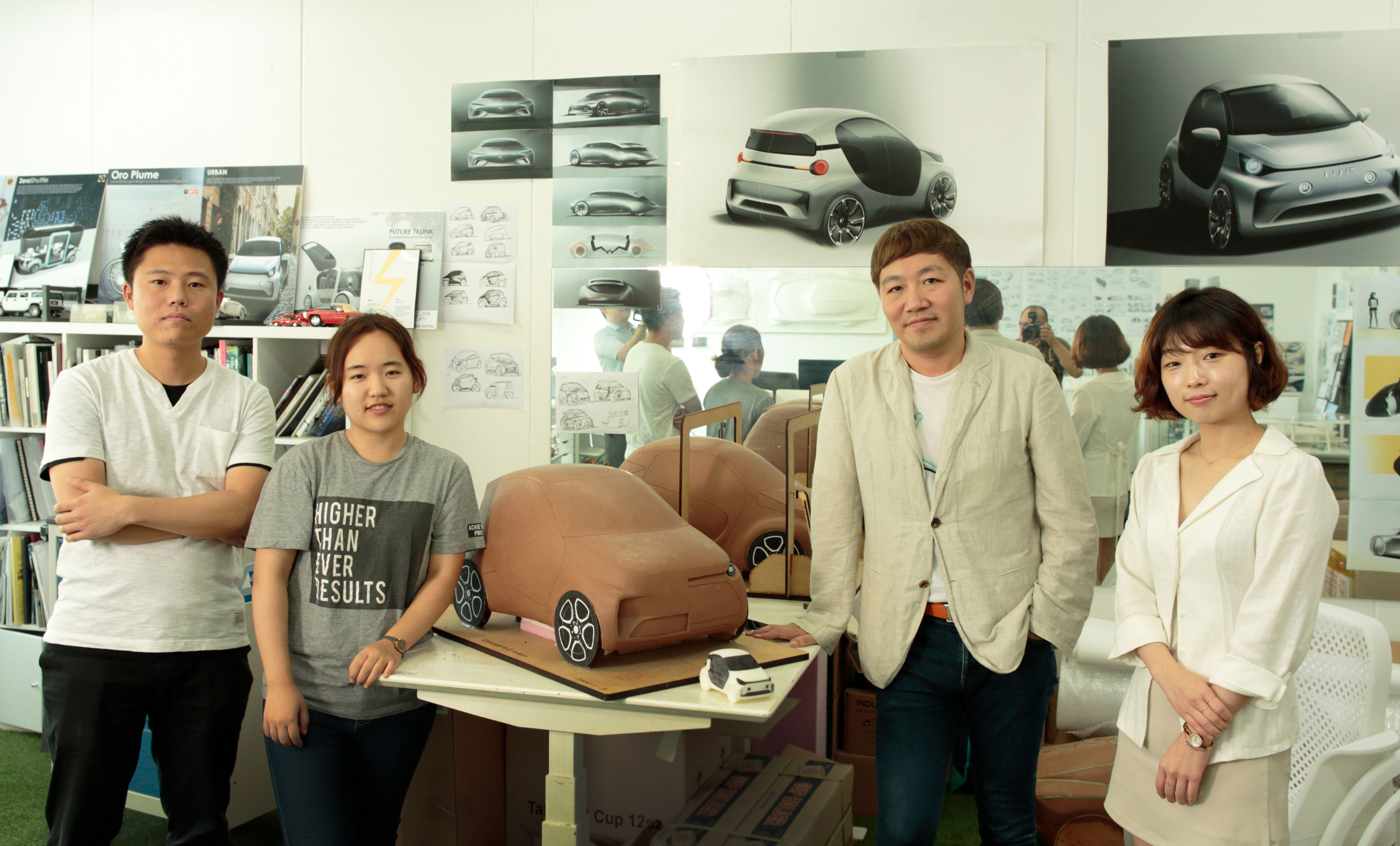 '어반(Urban)' 디자인 팀. 왼쪽부터 구교휘, 박초은 연구원, 정연우 교수, 한가을 연구원 | 사진: 김경채