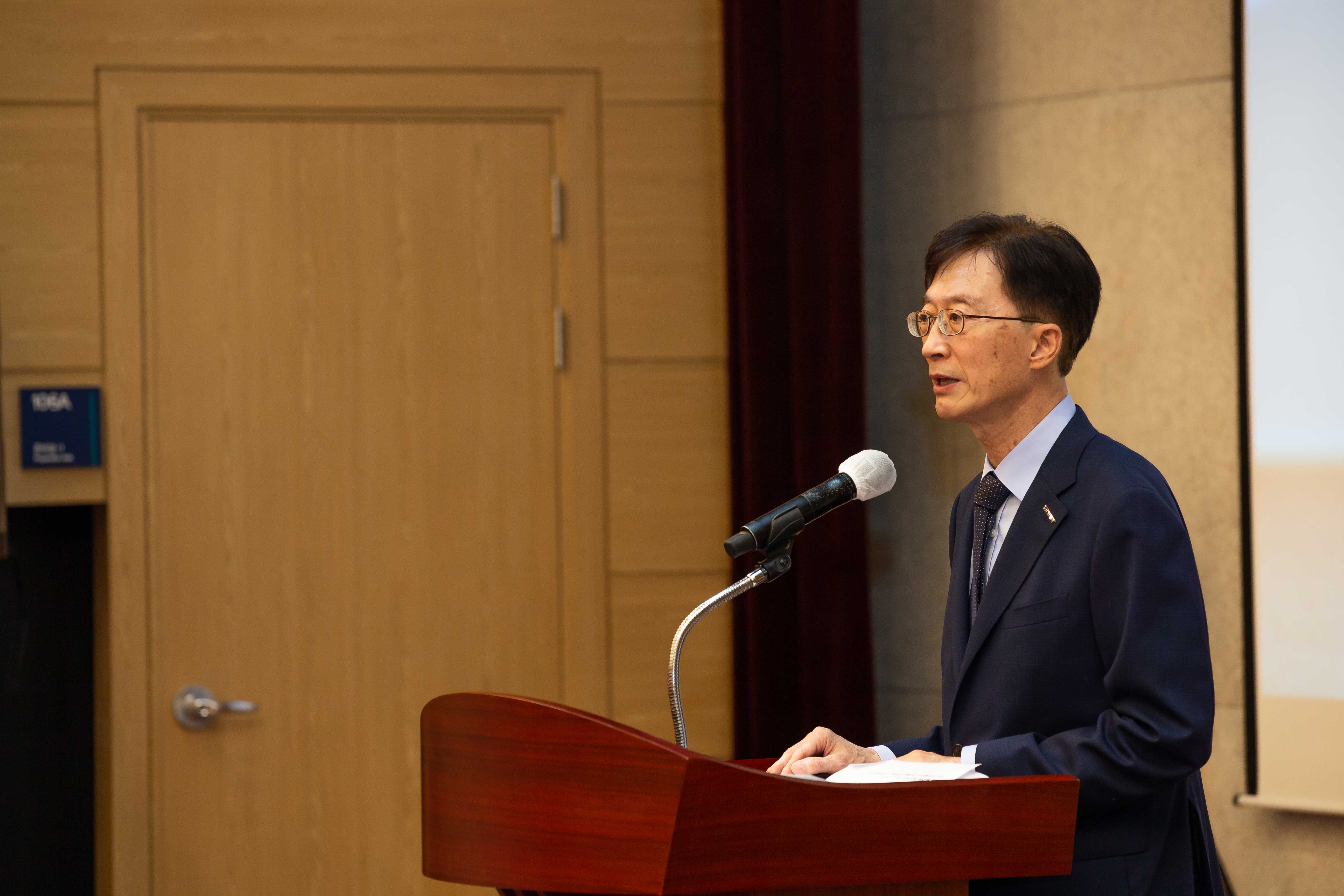 이용훈 총장은 축사를 통해 제조혁신을 위한 UNIST의 역할을 강조했다. | 사진: 김경채