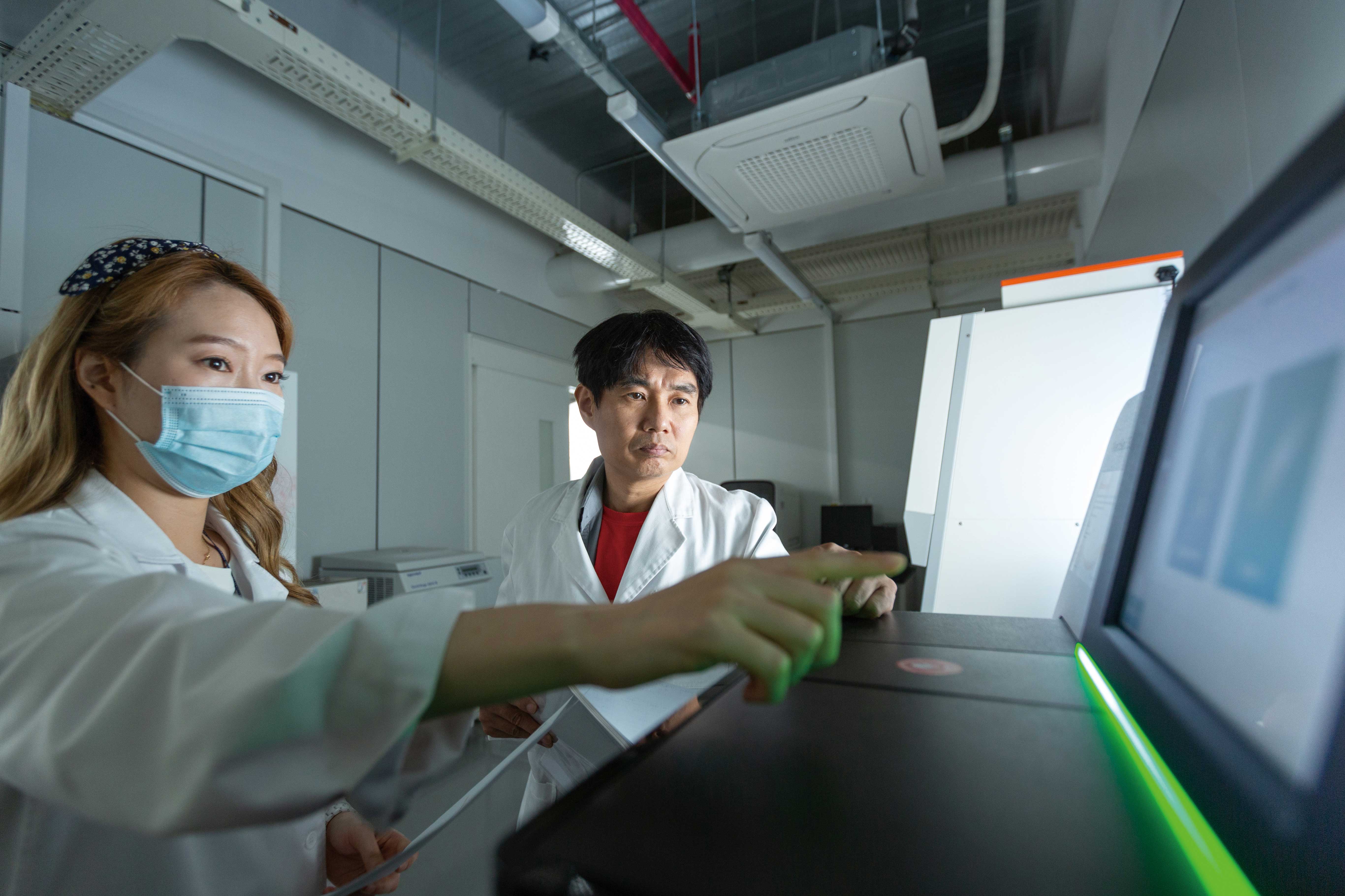 UNIST 게놈산업기술센터는 올해 한국인 천명의 게놈을 분석한 결과를 선보였다. | 사진: 안홍범