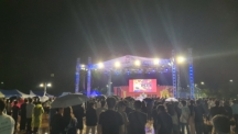 9월 2일(금) 저녁, 대학본부 앞 광장에 마련된 무대에서 '2022 UNIST 가을축제'가 열렸다. | 사진: 스튜디오 인감