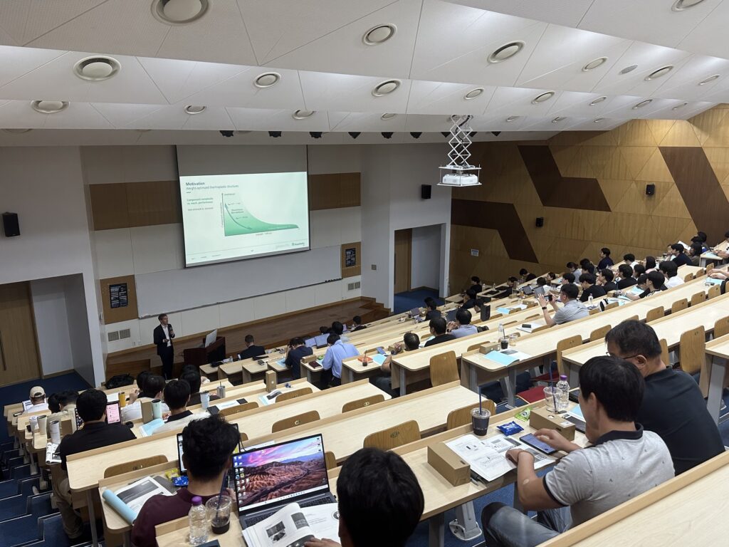 세미나에서 프라운호퍼 ICT 최신 복합재 기술 개발 동향이 소개됐다. 도미닉 되르 시뮤턴스 대표는 시뮬레이션을 통한 복합재 부품 최적설계 사례를 발표했다.