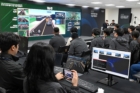 사진3-2025-자율주행-챌린지-2차-대회-결승전-참가-대학생들이-가상도로-환경에서-자율주행-미션을-수행하고-있다.jpg