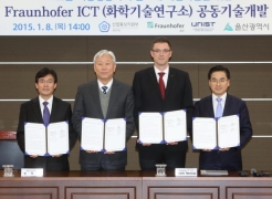 At the MoU Signing Ceremony held at the UNIST campus, from left are, Tae Sung Lee (Ulsan's Deputy Mayor for Economic), Moo Young Jung (Vice President of Research, UNIST), Frank Henning (Deputy Director of the Fraunhofer ICT), and Tae-hyeon Choi (Director General for Materials and Components Industries at the Ministry of Trade, Industry, and Energy).