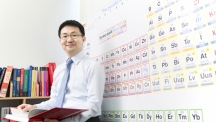 Prof. Yoon-Seok Oh (School of Natural Science) poses for a portrait in his office at UNIST.
