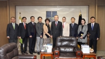 Pictured from left are Director Jin-Hyouk Im (Center for Teaching and Learning), Prof. Byeong-Su Kim (Department of Chemistry), Prof. Tae-Hyuk Kwon (School of Natural Science), Prof. Jae Yon Lee (Division of General Studies), Jinsook Choi (Division of General Studies), President Moo Je Cho, Bradley S. Tartar (Division of General Studies), Sang Young Lee (School of Energy and Chemical Engineering), Jin Young Kim (School of Energy and Chemical Engineering), Kwanyoung Seo (School of Energy and Chemical Engineering).