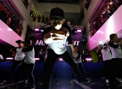 At the eve of the 2015 Spring Festival, students are celebrating the Friday night with music played by UNIST Electronic Sensational Club (ESC). [Photo Credit: Studio INGAM]