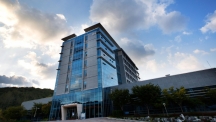 In conjunction with the Ministry of Trade, Industry and Energy (MOTIE) of South Korea, UNIST will provide world-class education to support the development of R&D management experts. The image shown above is the Business Administration Building, UNIST.