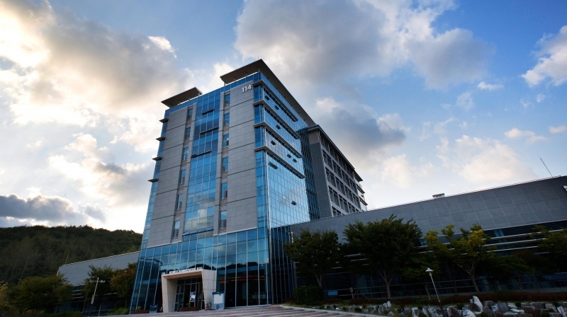 In conjunction with the Ministry of Trade, Industry and Energy (MOTIE) of South Korea, UNIST will provide world-class education to support the development of R&D management experts. The image shown above is the Business Administration Building, UNIST.