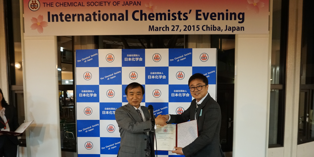 Prof. Oh-Hoon Kwon (School of Natural Science) at the International Chemists' Evening at Chiba, Japan. 