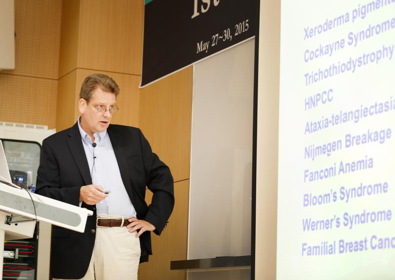 Prof. Roger Woodgate, Chief of the Laboratory of Genomic Integrity in the National Institute of Child Health and Human Development stry (NIH) during his presentation at the 1st CGI International Symposium. 