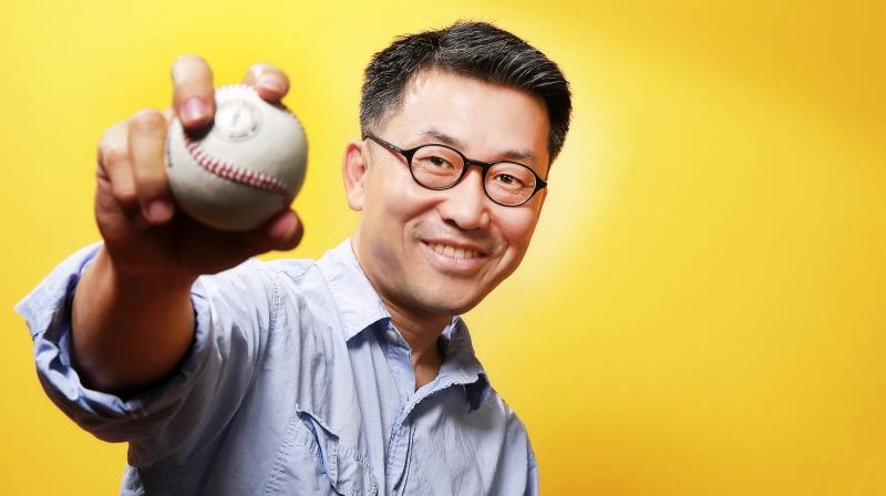 Dr. Oh-Sang Kwon (School of Design and Human Engineering) is posing for a portrait.