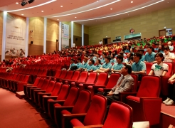The 2015 Humanities Festival was held on Wednesday, July 22, 2015. Attendees of the festival are paying close attention to the special lecture by Dr. Kyungjae Myung (School of Life Sciences).