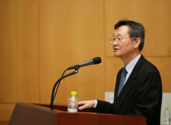 Vice President Jae Sung Lee of Academic Affairs, delievering a speech at the opening ceremony of UNIST Disaster Management Institute (UDMI).