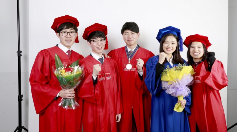 Award recipients of 2016 Commencement are posing for a portrait after the ceremony. From left are Hee-Sub Shin, TaeHoon Kim, HyunChul Park, Min Ji Ko, and Yi Young Kim. 